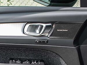 Volvo  Plus Dark Recharge Plug-In Hybrid 2WD T4 Twin Engine EU6d StandHZG Navi digitale