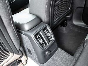 Volvo  Plus Dark Recharge Plug-In Hybrid 2WD T4 Twin Engine EU6d StandHZG Navi digitale