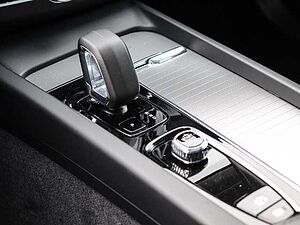 Volvo  Ultimate Dark Recharge Plug-In Hybrid AWD T8 Twin Engine EU6d Allrad HUD StandHZ