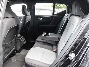 Volvo  Plus Dark 2WD B3 EU6d digitales Cockpit Memory Sitze Soundsystem HarmanKardon LE