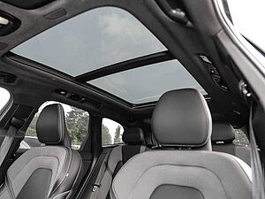 Volvo  Ultimate Dark Recharge Plug-In Hybrid AWD T8 Twin Engine EU6d Allrad HUD StandHZ
