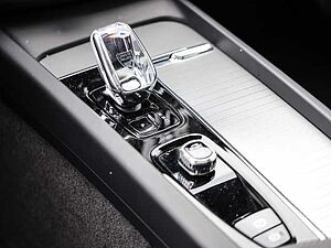 Volvo  Plus Dark Recharge Plug-In Hybrid AWD T6 Twin Engine EU6d Allrad StandHZG digita