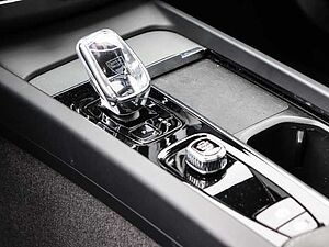 Volvo  Plus Dark Recharge Plug-In Hybrid AWD T8 Twin Engine EU6e Allrad StandHZG digita