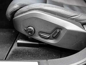 Volvo  Plus Dark 2WD B4 Diesel EU6d digitales Cockpit Memory Sitze Soundsystem HarmanKa