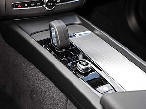 Volvo  Plus Dark 2WD B4 Diesel EU6d digitales Cockpit Memory Sitze Soundsystem HarmanKa