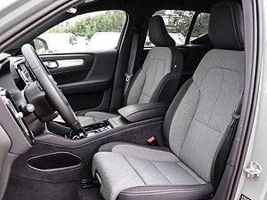 Volvo  Plus Dark 2WD B3 EU6d digitales Cockpit Memory Sitze Soundsystem HarmanKardon LE