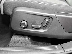 Volvo  Plus Dark 2WD B3 EU6d digitales Cockpit Memory Sitze Soundsystem HarmanKardon LE