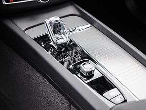 Volvo  Plus Dark Recharge Plug-In Hybrid AWD T8 Twin Engine EU6d Allrad StandHZG digita