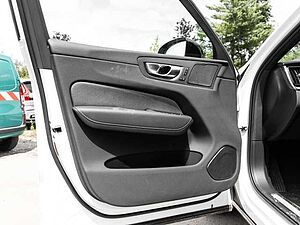 Volvo  Plus Dark Recharge Plug-In Hybrid AWD T6 Twin Engine EU6d Allrad StandHZG digita