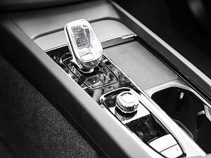 Volvo  Plus Dark Recharge Plug-In Hybrid AWD T8 Twin Engine EU6d Allrad StandHZG digita