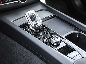Volvo  Plus Dark Recharge Plug-In Hybrid AWD T8 Twin Engine EU6d Allrad StandHZG digita