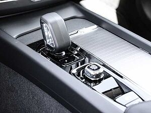 Volvo  Ultimate Dark 2WD B4 Diesel EU6d HUD AD digitales Cockpit Memory Sitze Soundsyst