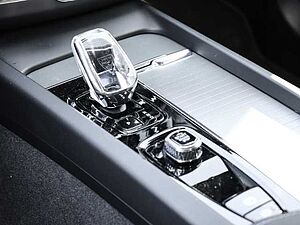 Volvo  Ultimate Dark Recharge Plug-In Hybrid AWD T8 Twin Engine EU6d Allrad HUD StandHZ