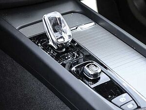 Volvo  Plus Dark Recharge Plug-In Hybrid AWD T8 Twin Engine EU6d Allrad StandHZG digita