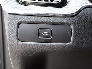 Volvo  Plus Dark 2WD B4 Benzin EU6d StandHZG Leder digitales Cockpit Memory Sitze Sound