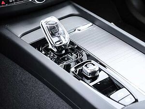 Volvo  Plus Dark 2WD B4 Benzin EU6d StandHZG Leder digitales Cockpit Memory Sitze Sound