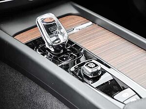 Volvo  Plus Dark Recharge Plug-In Hybrid AWD T8 Twin Engine EU6d StandHZG AHK digitales