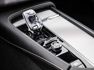 Volvo  Plus Bright Recharge Plug-In Hybrid AWD T8 Twin Engine EU6d 7-Sitzer StandHZG di