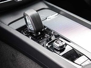 Volvo  Plus Bright Recharge Plug-In Hybrid AWD T8 Twin Engine EU6d StandHZG digitales C