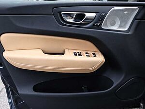Volvo  Ultra Dark AWD B5 Benzin EU6e HUD AD digitales Cockpit Memory Sitze Soundsystem