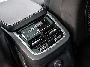 Volvo  Ultra Bright Recharge Plug-In Hybrid AWD T8 Twin Engine EU6d 7-Sitzer HUD StandH