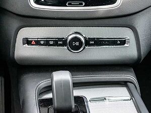 Volvo  Ultra Bright Recharge Plug-In Hybrid AWD T8 Twin Engine EU6d 7-Sitzer HUD StandH