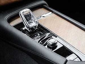Volvo  Plus Bright Recharge AWD T8 Twin Engine EU6d 7-Sitzer Allrad digitales Cockpit M