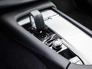 Volvo  Plus Bright AWD B5 Diesel EU6d 7-Sitzer Allrad StandHZG AHK digitales Cockpit Me