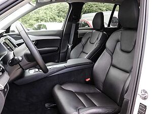 Volvo  Plus Bright AWD B5 Diesel EU6d 7-Sitzer Allrad StandHZG AHK digitales Cockpit Me