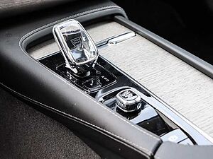 Volvo  Ultimate Bright AWD B5 Diesel EU6d 7-Sitzer Allrad HUD AD StandHZG digitales Coc