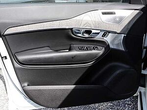 Volvo  Ultimate Bright AWD B5 Diesel EU6d 7-Sitzer Allrad HUD AD StandHZG digitales Coc