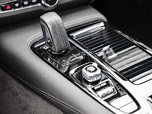 Volvo  R-Design Expression Recharge Plug-In Hybrid AWD T8 Twin Engine EU6d Allrad Stand