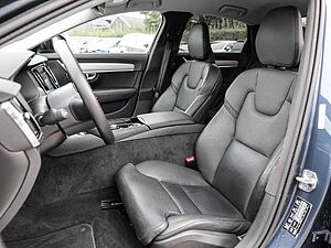 Volvo  R-Design Expression Recharge Plug-In Hybrid AWD T8 Twin Engine EU6d Allrad Stand