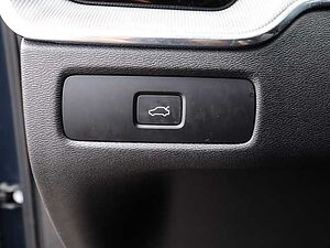 Volvo  Plus Dark 2WD B4 Benzin EU6d StandHZG Leder digitales Cockpit Memory Sitze Sound