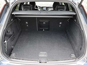 Volvo  Plus Dark 2WD B4 Benzin EU6d StandHZG Leder digitales Cockpit Memory Sitze Sound