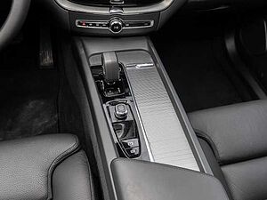 Volvo  Ultimate Dark 2WD B4 Diesel EU6d HUD AD digitales Cockpit Memory Sitze Soundsyst