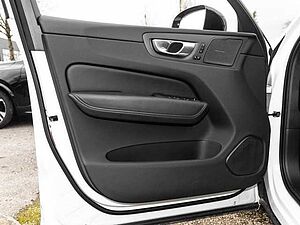 Volvo  Ultimate Dark 2WD B4 Diesel EU6d HUD AD digitales Cockpit Memory Sitze Soundsyst