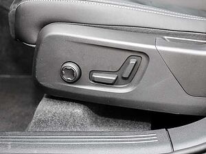 Volvo  Plus Dark 2WD B4 EU6d digitales Cockpit Memory Sitze Soundsystem HarmanKardon 36