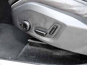 Volvo  Plus Dark AWD B4 Diesel EU6d Allrad Leder digitales Cockpit Memory Sitze Soundsy