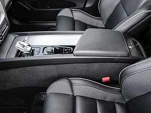 Volvo  Plus Dark AWD B4 Diesel EU6d Allrad Leder digitales Cockpit Memory Sitze Soundsy