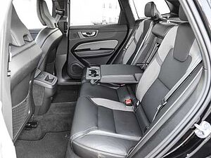 Volvo  Plus Dark AWD B4 Diesel EU6d Allrad Leder digitales Cockpit Memory Sitze Soundsy