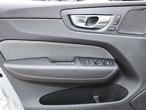 Volvo  Ultimate Dark AWD B5 Benzin EU6d Allrad HUD StandHZG Leder digitales Cockpit Mem