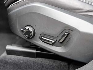 Volvo  Ultimate Dark AWD B5 Benzin EU6d Allrad HUD StandHZG Leder digitales Cockpit Mem