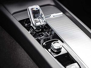 Volvo  Ultimate Dark AWD B5 Benzin EU6d Allrad HUD StandHZG Leder digitales Cockpit Mem