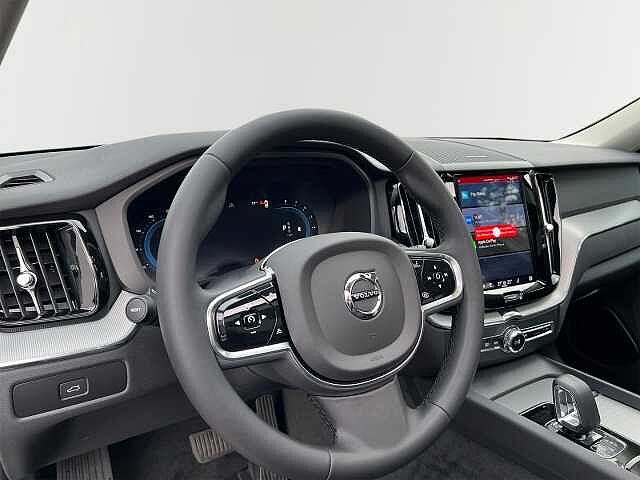Volvo  B4 Benzin Geartronic Plus Dark EU6d 21'' ACC Panorama 360 Kamera LED