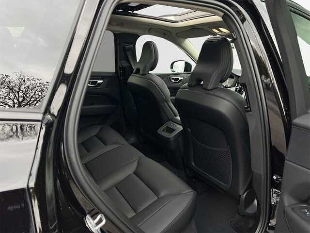 Volvo  B4 Benzin Geartronic Plus Dark EU6d 21'' ACC Panorama 360 Kamera LED