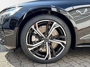 Volvo  Recharge T6 AWD Plus Dark 19'' ACC 360 Kamera Harman Kardon Totwinkelassistent