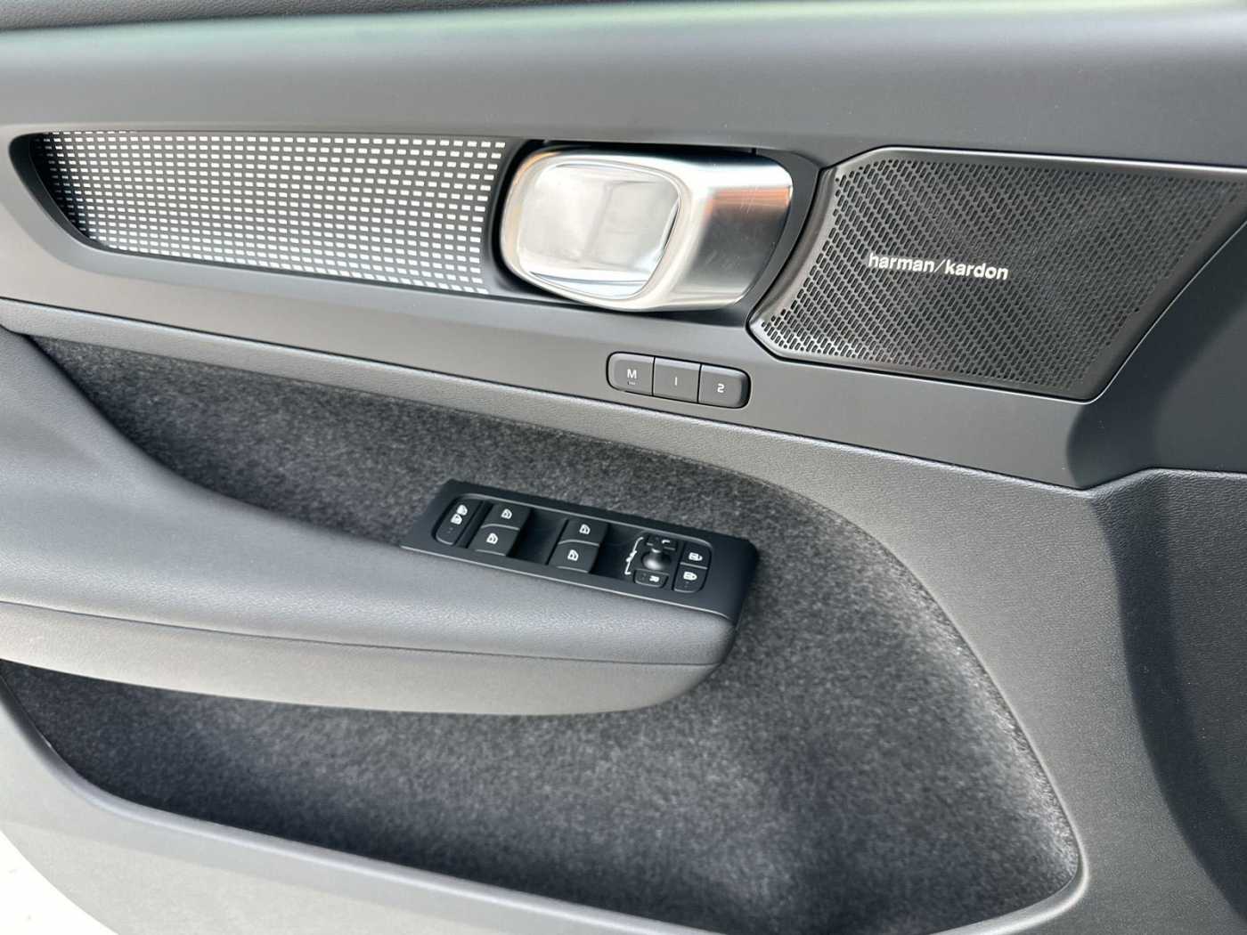 Volvo  Plus Dark 2WD 2.0 DAB #Licht-Paket #NAVI