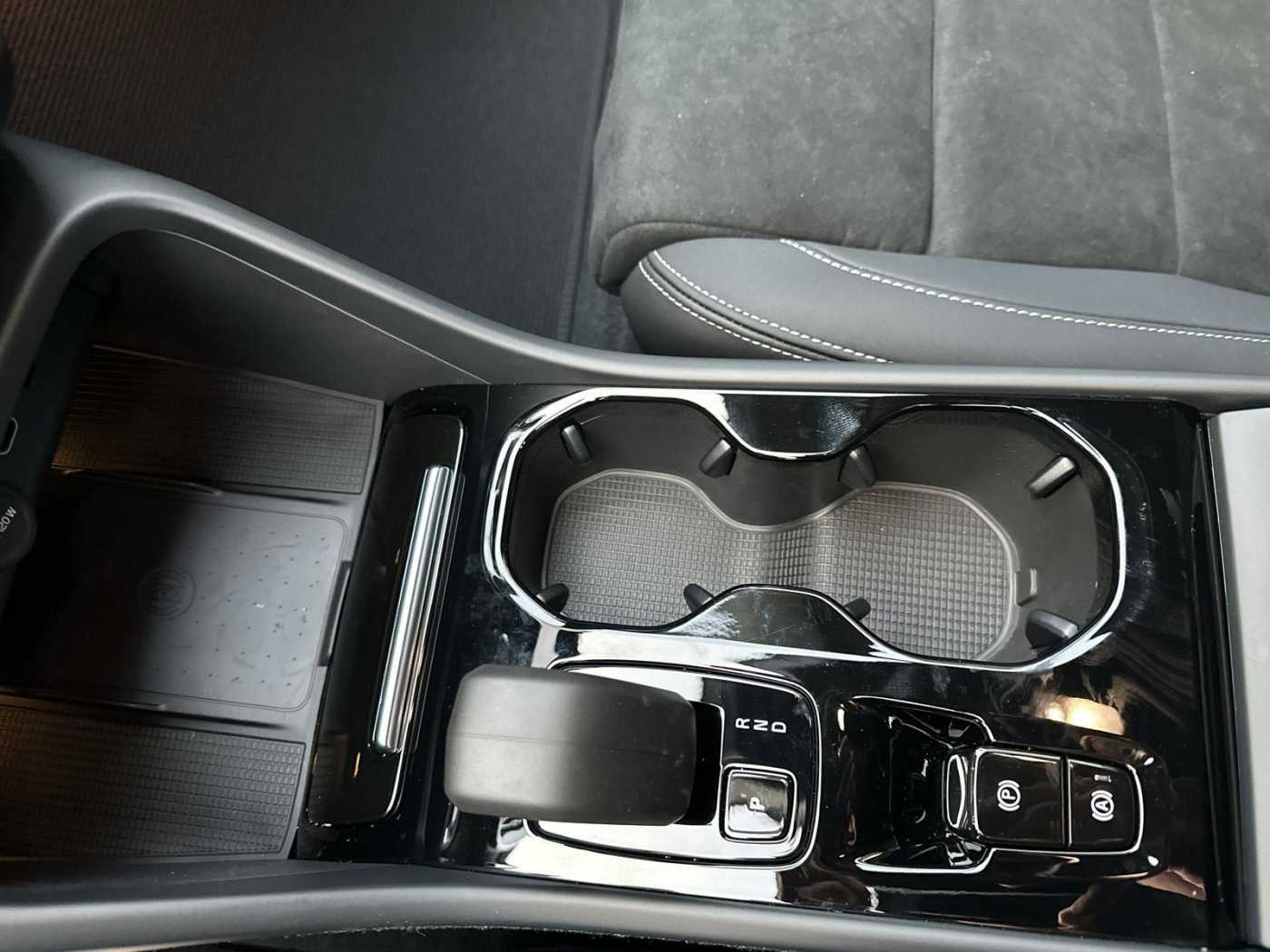 Volvo  Plus Dark 2WD 2.0 DAB #Licht-Paket #NAVI
