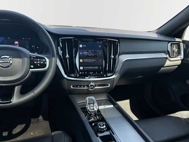 Volvo  B5 AWD Ultimate Dark 19'' 360 Kamera HUD Panorama Harman ACC e-Sitze DAB